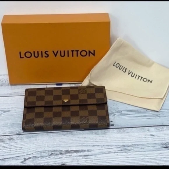 LOUIS VUITTON DAMIER PORTE-TRESOR
PAPIER WALLET - Picture 2 of 11